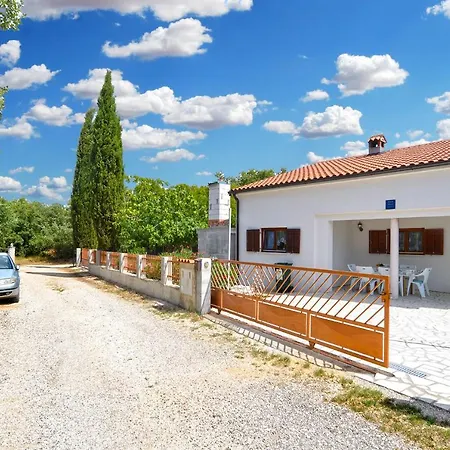 Apartman Nicole 2205 *