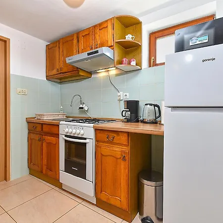 Nicole 2205 Apartman