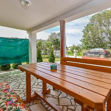 Nicole 2205 アパート ボドニャン