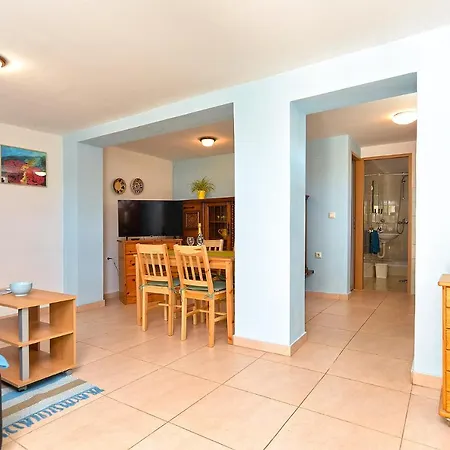 Batvaci 2205 Apartment